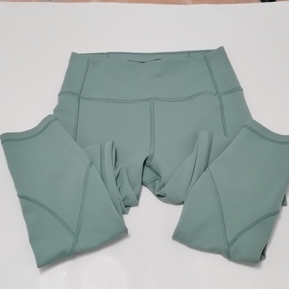 Lululemon In Movement Tights Everlux 25" - Picture 2 of 11